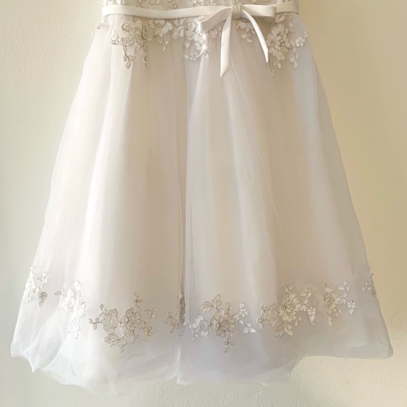 Girl’s formal white dress size 5 - Picture 7 of 11